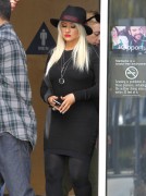 Кристина Агилера (Christina Aguilera) Leaving a Starbucks and heading to a film set in LA,April 12 - 10xHQ 3dc63d210988606