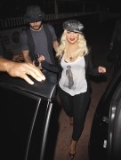 Кристина Агилера (Christina Aguilera) Attends The Linda Perry Show at The Roxy in Los Angeles, CA - April 21, 2011 - 12xHQ 5be16a210987885