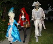 Кейт Бекинсейл (Kate Beckinsale) and family celebrate Halloween in Los Angeles (11xHQ) 8f05db211245237