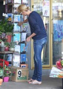 Шарлиз Терон (Charlize Theron) at Bristol Farms in Beverly Hills - May 28-2011 (26xHQ) 6aabd7217256599