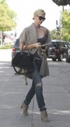 Шарлиз Терон (Charlize Theron) Shopping in West Hollywood March 7 2011 (30xHQ) F74fe3217259277