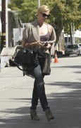 Шарлиз Терон (Charlize Theron) Shopping in West Hollywood March 7 2011 (30xHQ) 9059df217260013