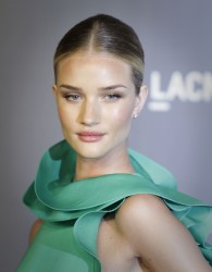 Rosie Huntington Whiteley ロージー・ハンティントン・ホワイトレー