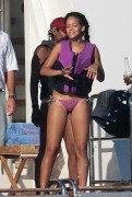 Рианна (Rihanna) на отдыхе в Ст.Тропе, 21.07.12 (19xHQ) 346e85218731350