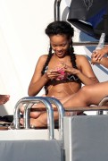 Рианна (Rihanna) на отдыхе в Ст.Тропе, 21.07.12 (19xHQ) A01396218731653