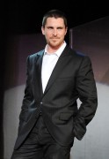 Кристиан Бэйл (Christian Bale) на премьере фильма  The Dark Knight, Япония,2008 - 44xHQ  2a976d219203458