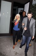 Кристина Агилера (Christina Aguilera) Leaving the Mozza Restaurant in Hollywood, 17.11.11 (6xHQ) 30c443221292370