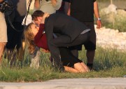 Натали Портман (Natali Portman) On The Set Of Terrence Malick Film In Austin (10.10.12) (28xHQ) 32e8a9221290425