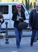 Бритни Спирс (Britney Spears) Made her way to the Commons shopping center in Calabasas January 4, 2011 (8xHQ) 1c8d0b223606403