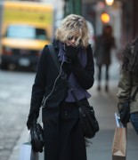 Мег Райан (Meg Ryan) Was spotted smiling and chatting in New York, 10.12.10 - 11xHQ 12bef4223625923