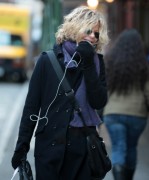 Мег Райан (Meg Ryan) Was spotted smiling and chatting in New York, 10.12.10 - 11xHQ 46c8f8223624774