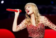 Тейлор Свифт (Taylor Swift) performs Onstage during KIIS FM's 2012, Live, 01.12.12 - 149xHQ 1a635e223670171