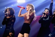 Тейлор Свифт (Taylor Swift) performs Onstage during KIIS FM's 2012, Live, 01.12.12 - 149xHQ Eb9969223672733