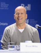 Брюс Уиллис / Bruce Willis - Looper Press Conference @ Toronto International Film Festival, 06.09.12 (27xHQ 054a21236634914