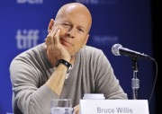 Брюс Уиллис / Bruce Willis - Looper Press Conference @ Toronto International Film Festival, 06.09.12 (27xHQ 1ef9f0236635483