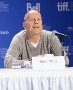 Брюс Уиллис / Bruce Willis - Looper Press Conference @ Toronto International Film Festival, 06.09.12 (27xHQ 74ddbf236635417