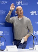 Брюс Уиллис / Bruce Willis - Looper Press Conference @ Toronto International Film Festival, 06.09.12 (27xHQ D9a2e2236635587