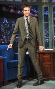 Роберт Паттинсон (Robert Pattinson) Late Night With Jimmy Fallon, 08.11.12 (36xHQ) 1fb04e237771127