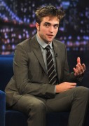 Роберт Паттинсон (Robert Pattinson) Late Night With Jimmy Fallon, 08.11.12 (36xHQ) 96dd65237771589