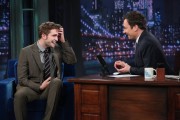 Роберт Паттинсон (Robert Pattinson) Late Night With Jimmy Fallon, 08.11.12 (36xHQ) B8f33c237771102