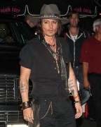 Джонни Депп (Johnny Depp) Leaves a Party at Pink Taco on August 6th - 22хHQ D33e5d244610092
