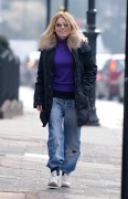 Джери Холливелл (Geri Halliwell) seen out on the morning school run in London, 18.03.13 (13xHQ) Dab91c245005048