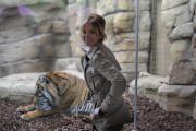 Джери Холливелл (Geri Halliwell) 2013-03-20 open the Tiger Territory at ZSL London Zoo (11xHQ) E80326245004632