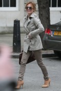Джери Холливелл (Geri Halliwell) 2013-03-20 out and about in central London (16xHQ) 502edb245010277