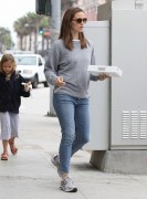 Jennifer Garner - shopping in Santa Monica  (8-5-13)