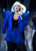 Лэди Гага (Lady Gaga) 2013-08-25 MTV Video Music Awards Performance  Audience (51xHQ) 5f1b61276262845