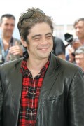 Бенисио Дель Торо (Benicio Del Toro) Cannes Film Festival - 'Sin City' Photocall (18 May 2005) (79xHQ) B8cba0278578953