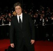 Бенисио Дель Торо (Benicio Del Toro) Cannes Film Festival, 'Sin City' Premiere (19 May 2005) (86xHQ) F839d4278578615
