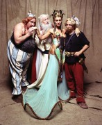 Астерикс и Обелиск: Миссия Клеопатра / Asterix & Obelix Mission Cleopatra (Жерар Депардье, Эдуард Баэр, Моника Беллуччи, 2002) D6b8e3279596262