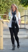 Бритни Спирс (Britney Spears) Visits Starbucks in Hollywood - 03.12.12 - 13хНQ 95968b280078364