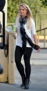 Бритни Спирс (Britney Spears) Visits Starbucks in Hollywood - 03.12.12 - 13хНQ Ef7bff280078358
