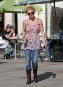 Бритни Спирс (Britney Spears) out for Coffee at Starbucks in Calabasas (October 27 2010) - 22хHQ 548d4f282743696