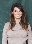 Пенелопа Крус (Penelope Cruz) 'The Counselor' Press Conference, at The Mayfair Hotel in London, 03.10. 2013 (8xHQ) D961fd284072550