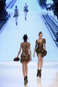Alexander McQueen - Paris SS10 Fashion Show - 260xHQ 6e5e6f285396316