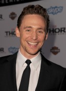 Том Хиддлстон (Tom Hiddleston) на премьере фильма Тор Царство тьмы в Америке, 04.11.13 - 39xHQ 4c20db286981932