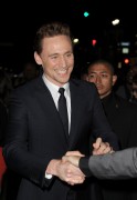 Том Хиддлстон (Tom Hiddleston) на премьере фильма Тор Царство тьмы в Америке, 04.11.13 - 39xHQ 69a228286981918