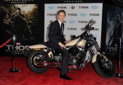 Том Хиддлстон (Tom Hiddleston) на премьере фильма Тор Царство тьмы в Америке, 04.11.13 - 39xHQ E149ce286982120