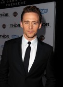 Том Хиддлстон (Tom Hiddleston) на премьере фильма Тор Царство тьмы в Америке, 04.11.13 - 39xHQ Ffd848286981915