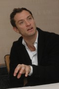 Джуд Лоу (Jude Law) Sherlock Holmes, Photocall, New York City, 11.23.2009 (63xHQ) 68190e288252886