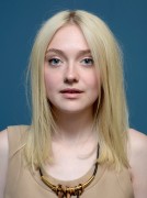 Дакота Фаннинг (Dakota Fanning) на фотосессии для фильма «Последний из Робин Гудов» («The Last of Robin Hood») во время кинофестиваля в Торонто («Toronto International Film Festival») (7xHQ) 0b14dd288489780