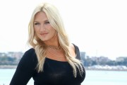 Брук Хоган (Brooke Hogan) The Fashion Hero Photocall at MIPTV in Cannes, France (2017.04.03.) (21xHQ) 389541552819623