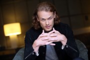 Сэм Хьюэн (Sam Heughan) Vince Talotta Portraits at Hazelton Hotel in Toronto (2015.03.27.) Be3ed8552816043