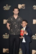 Майло Вентимилья (Milo Ventimiglia) MTV Movie And TV Awards in Los Angeles, 07.05.2017 (66хHQ) 5fb4fb558929793