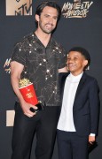 Майло Вентимилья (Milo Ventimiglia) MTV Movie And TV Awards in Los Angeles, 07.05.2017 (66хHQ) Ba262b558930883